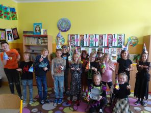 Obrázek k aktualitě Slet čarodějnic ve třídách 3.A a 1.B