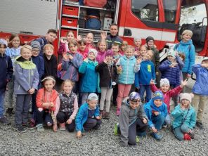 Obrázek k aktualitě Děti ze školní družiny na návštěvě u hasičů.