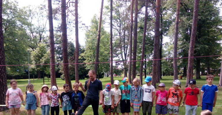 SLACKLINE neboli moderní provazochodectví