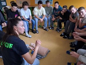 Obrázek k aktualitě Základy první pomoci v 9. ročníku