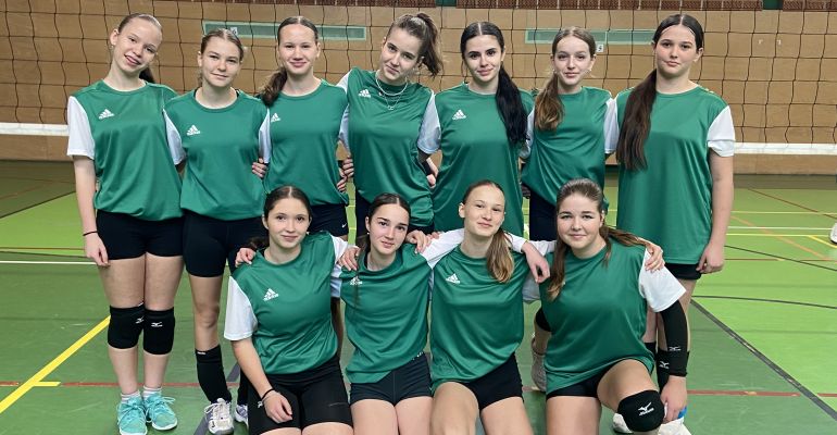 Starší žákyně na okrskovém kole ve volejbalu